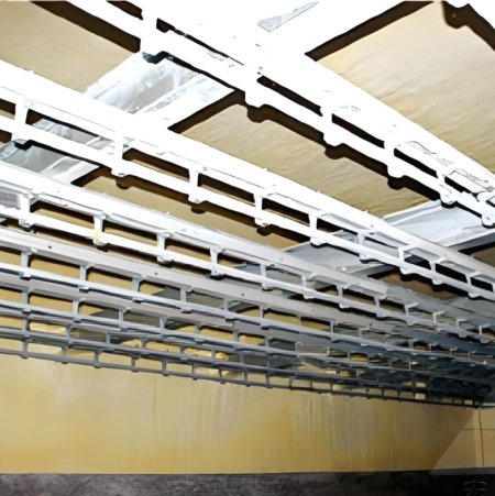 This equipment is used to suspend and convey the bisected carcass of cattle into the rapid cooling room. In the process of passing through the cooling room, the carcass is quickly pre-cooled to prepare for the subsequent white strip wholesale or cooling and acid removal.